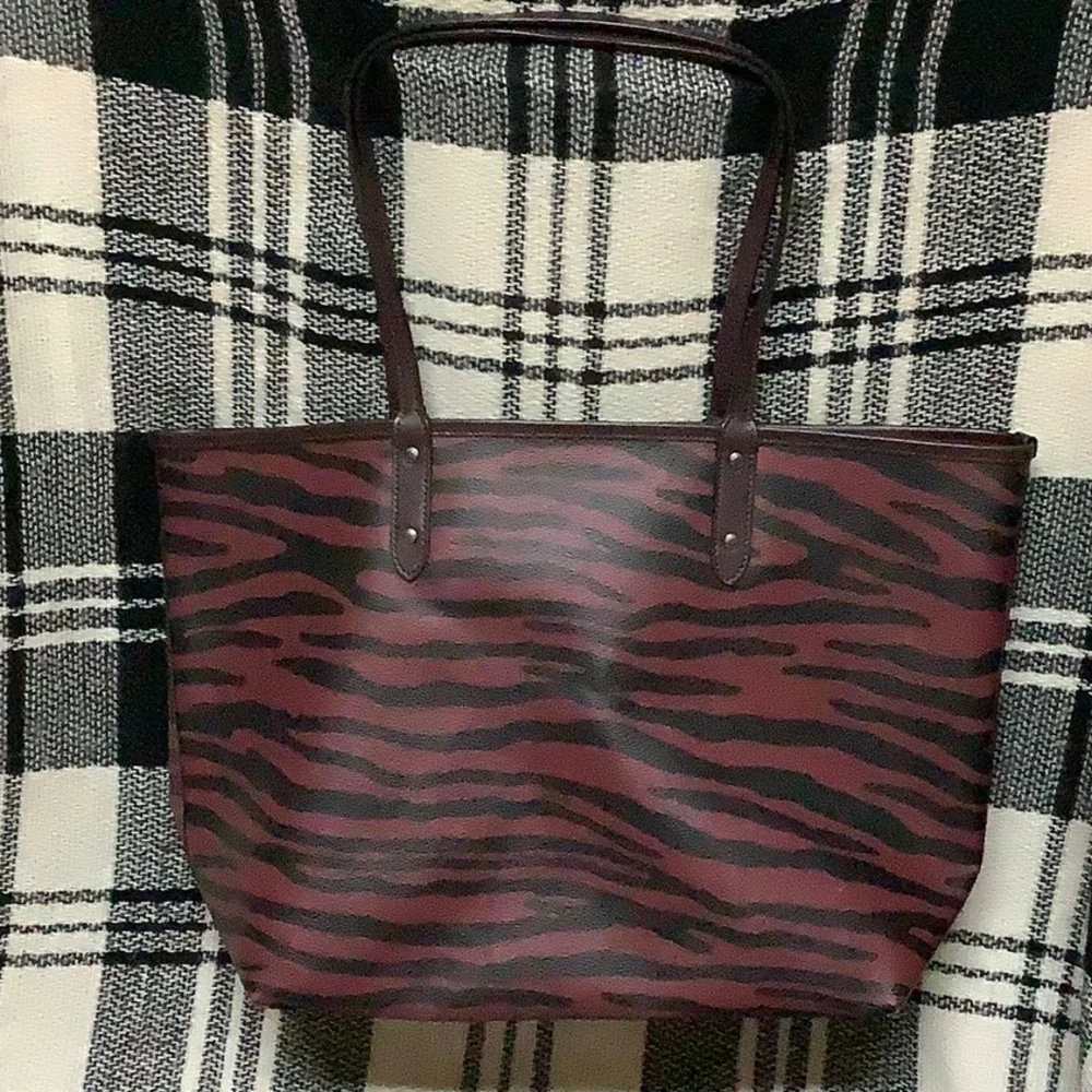 Coach burgundy & black zebra print reversible leather tote purse - Picture 2 of 10